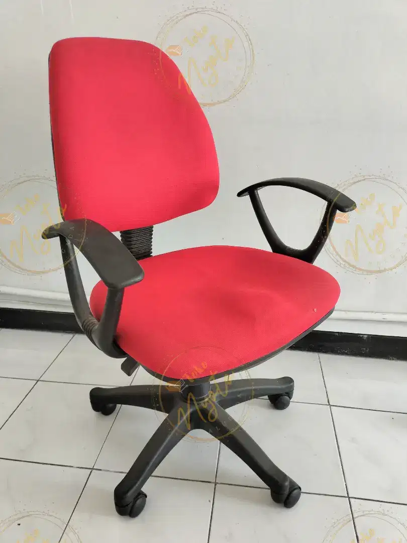 Kursi kantor hidrolik merk Zenia Informa Second