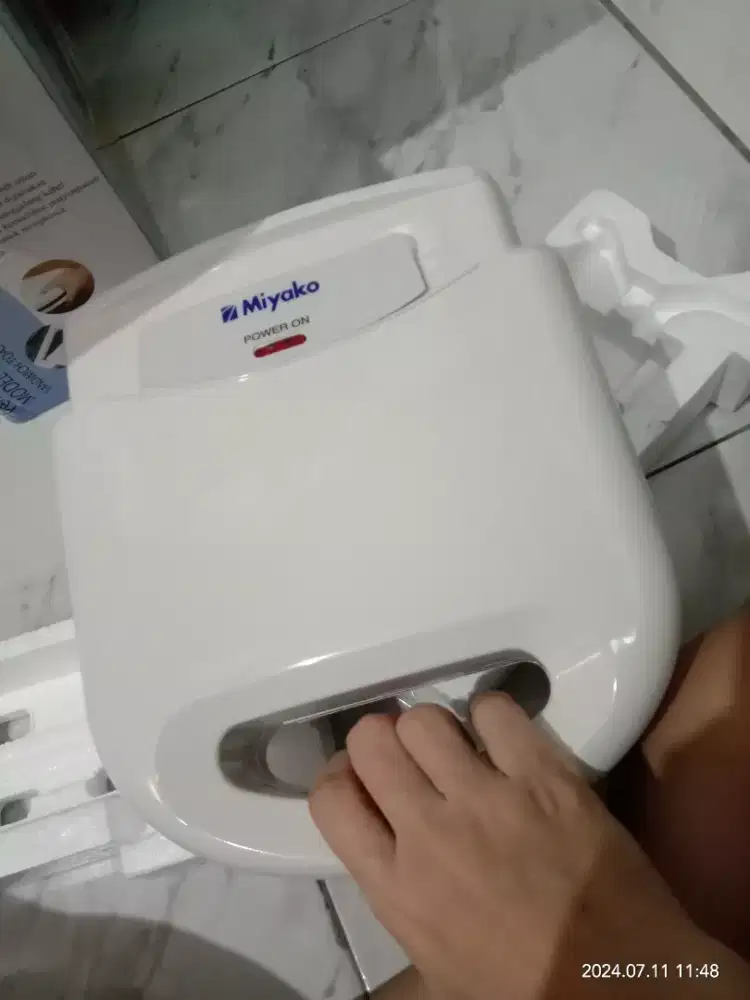 TOASTER / PEMANGGANG ROTI MIYAKO