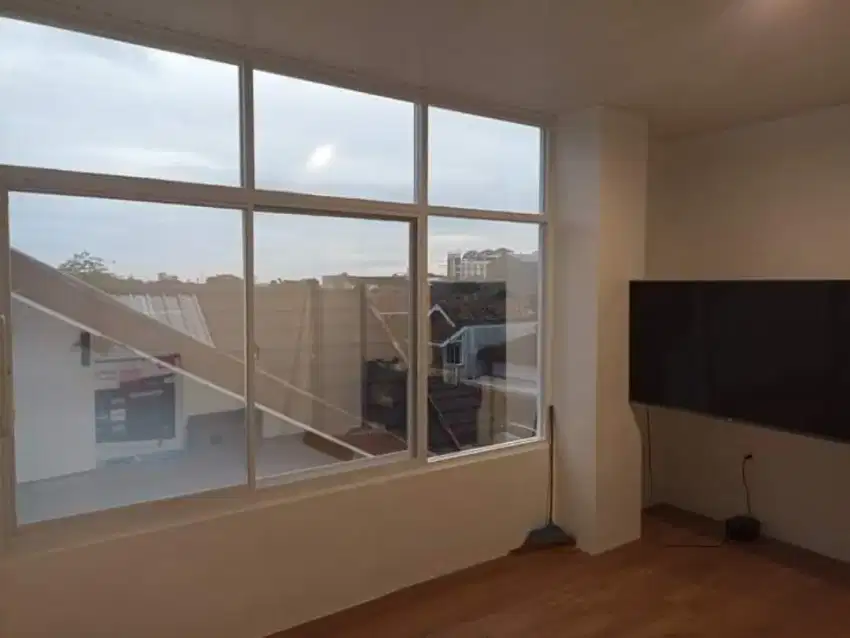 Partisi ruangan aluminium