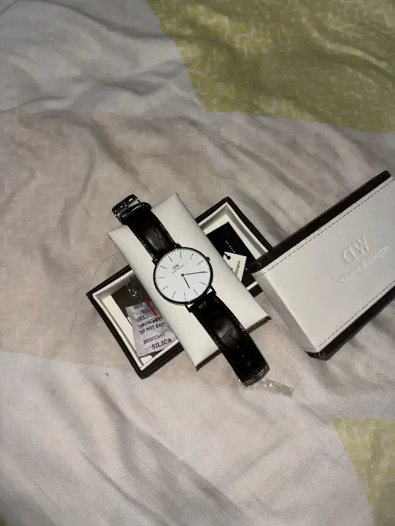 Jam Tangan Daniel Wellington DW Kulit Baru Original