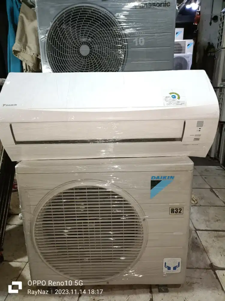 Ac daikin thailand 1,5 pk R 32 ori ex kantor pemakaian 1.6 bulan