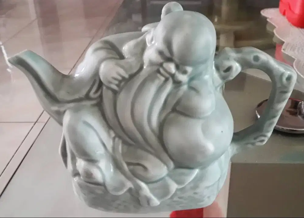 Teko Antik dari Taiwan berumur 100 tahun