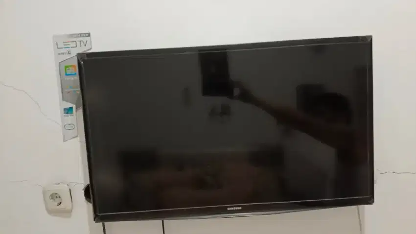 TV Samsung 32 inch bisa putar mp3 mp4 hdmi usb. bracket free.