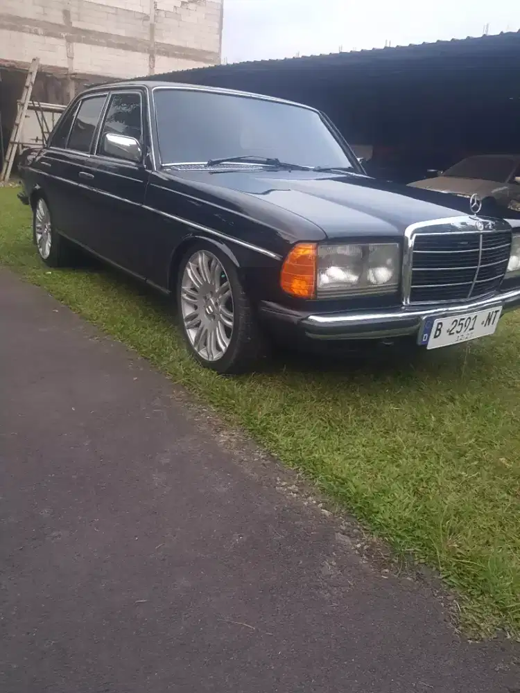 Mercy tiger E200 W123 Tahun 1983