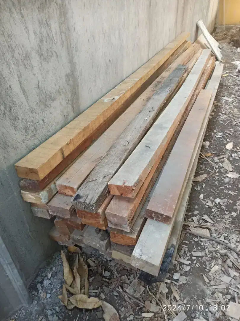 Kayu balok meranti bekas uk 6*12 ( per lonjor panjang 3 meter an )