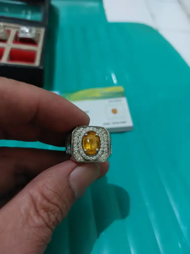 Yellow sapphire srilanka