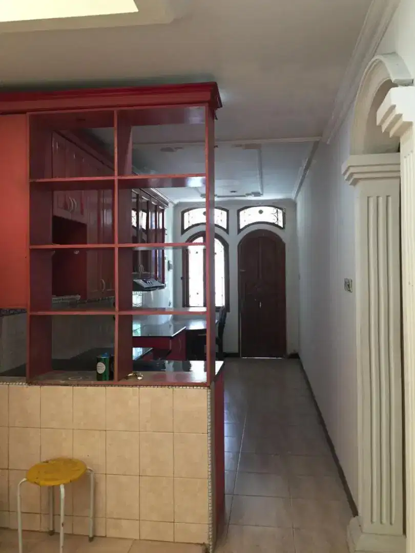 Di jual rumah semi furnish .