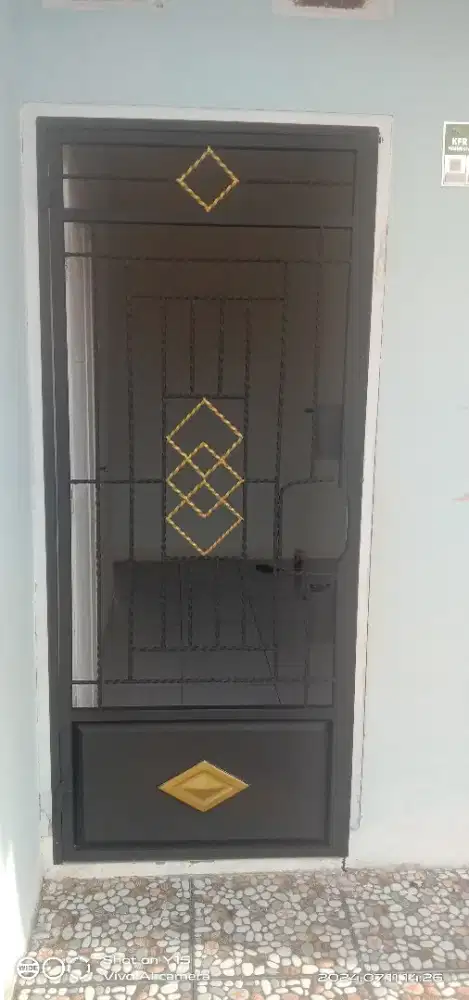 Pintu lipat plat panel