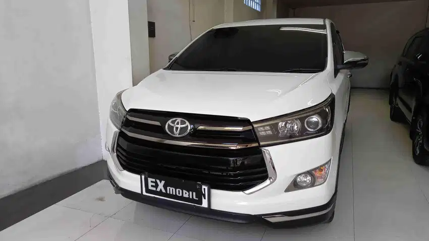 Toyota Innova 2.4 Venturer Diesel A/T 2018