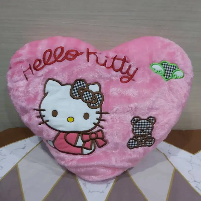 Boneka Bantal Hello Kitty (44 cm x 35 cm)