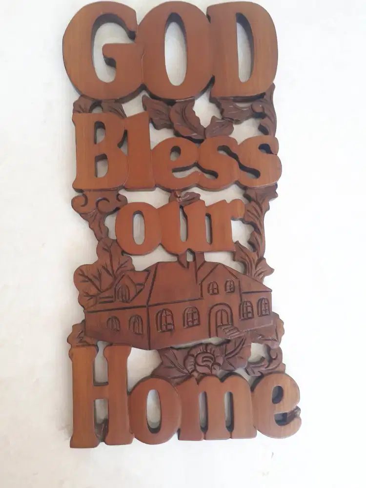 All Wood Ornament God Bless Our Home (tinggi 39.5 cm) A-513