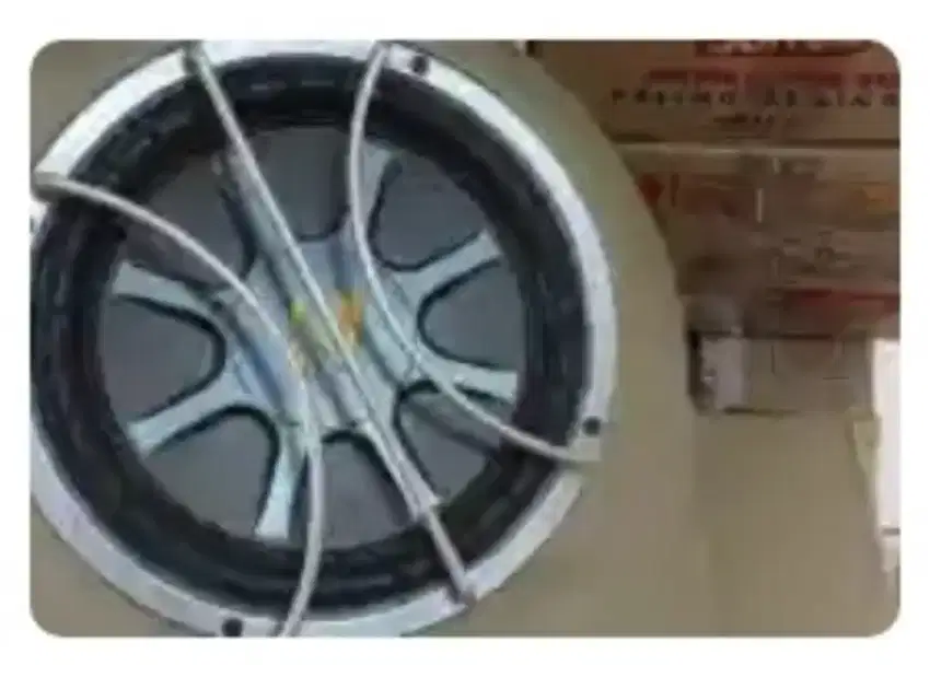 Subwoffer kicker ES(Kondisi Ok)