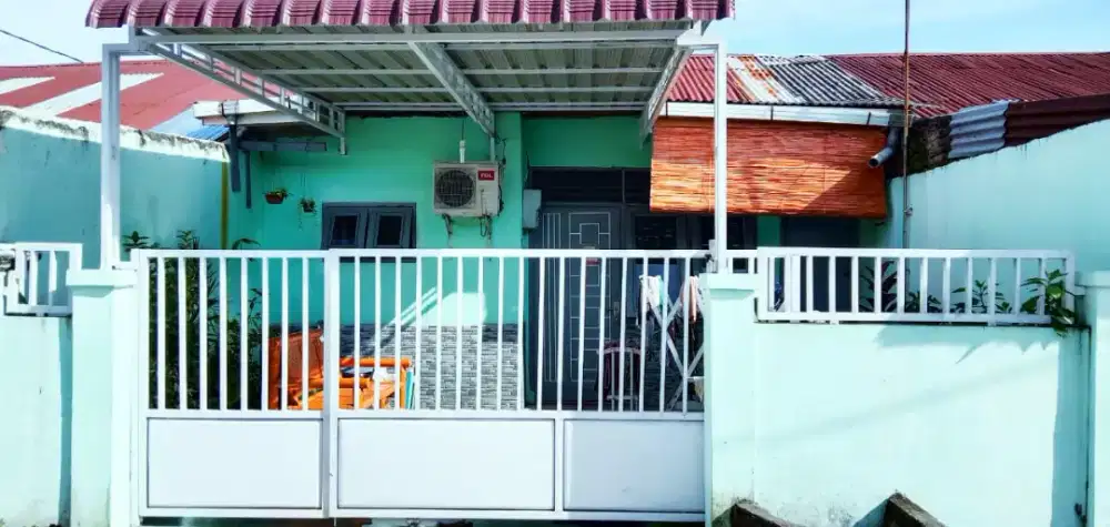 DIJUAL :
Tanah uk. 90 m²
Dengan bangunan rumah permanen diatasnya.