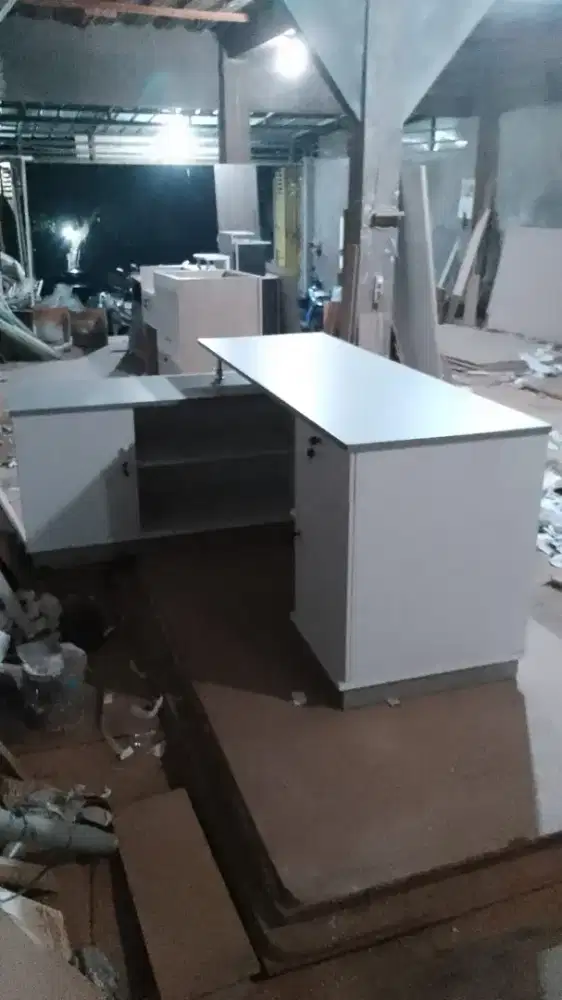 Meja Direksi Dwi Furniture