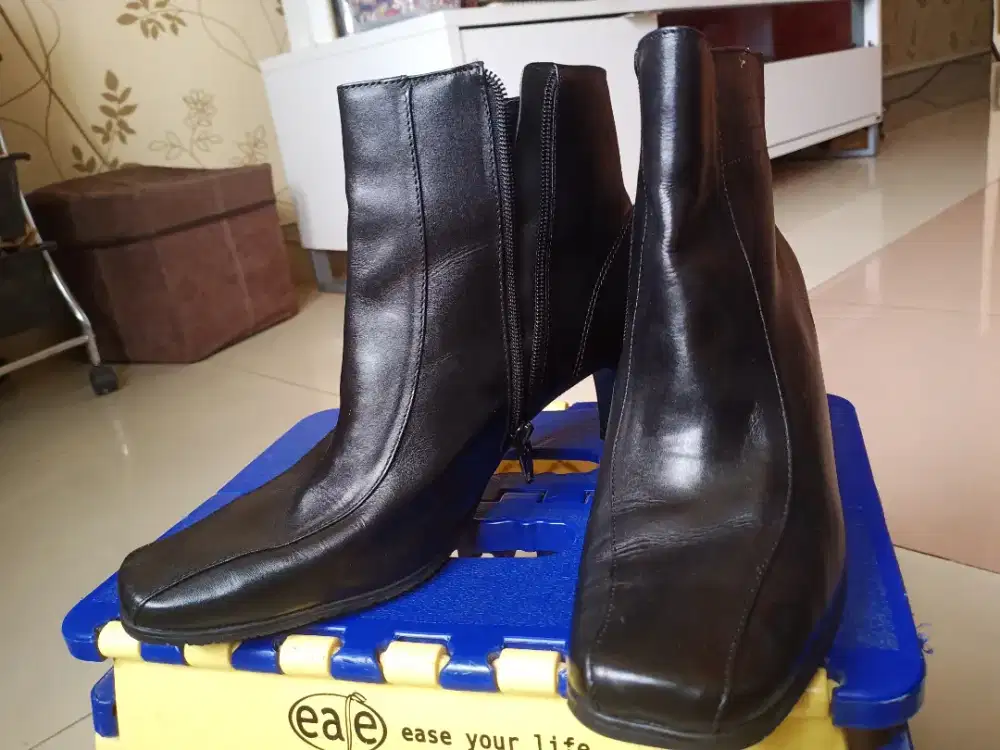 Sepatu boot pendek elegan