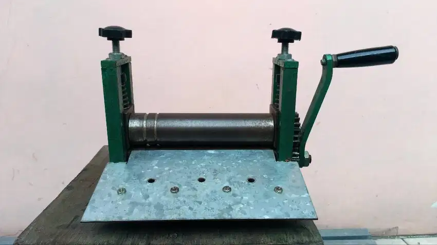 Mesin press roll sendal