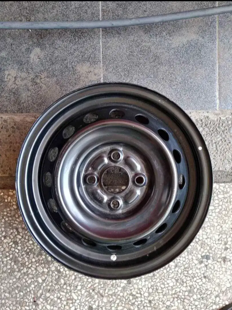 Velg kaleng r14 sigra