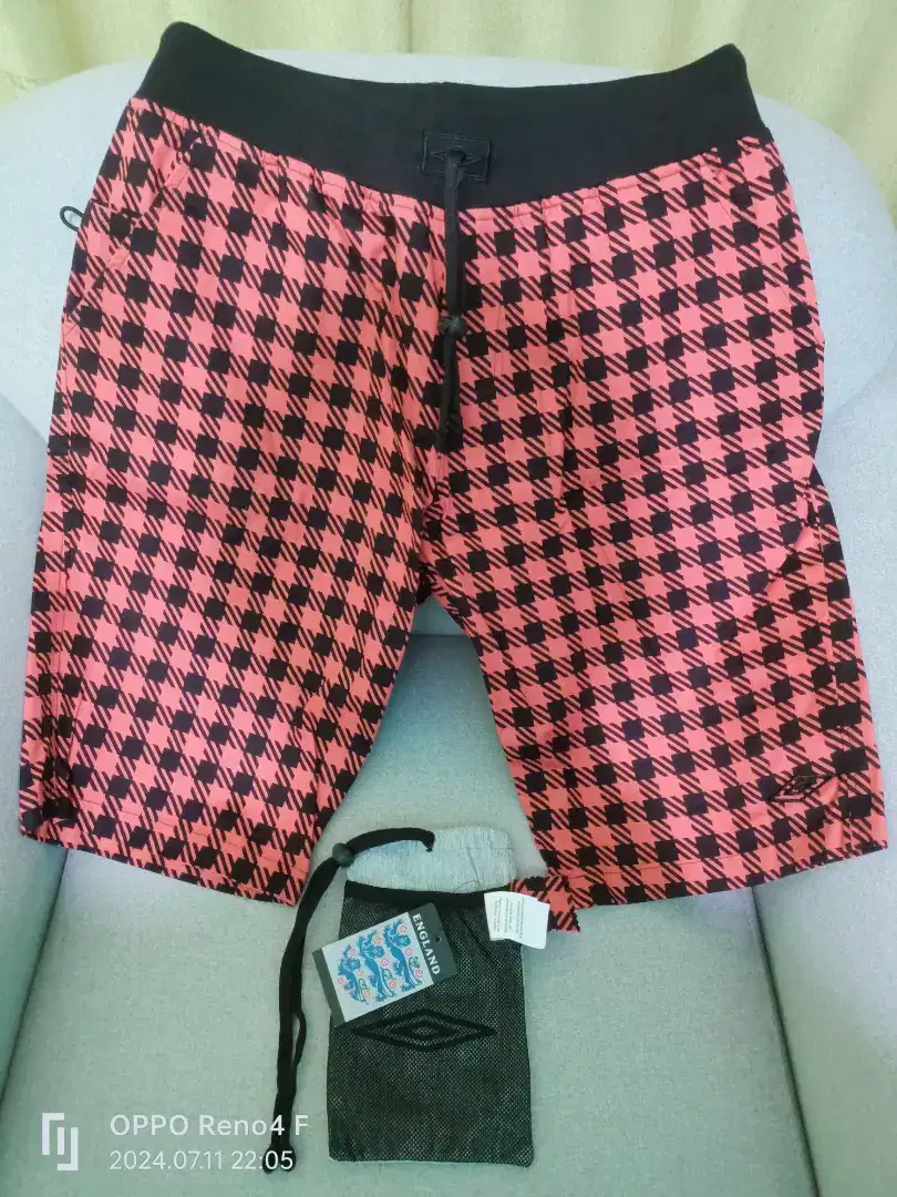 Celana Pendek (Short Pants) Merk UMBRO Original ukuran XL Keren Murah.