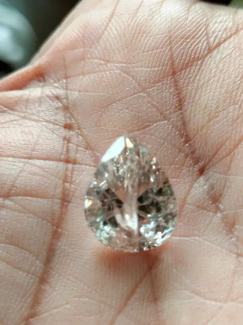 Berlian Sintetis. Cubic Zirconia