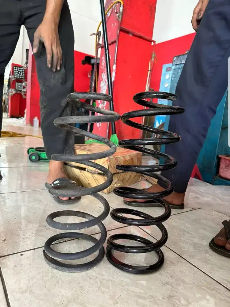 Rear Spring Per Belakang Landcruiser Prado 90