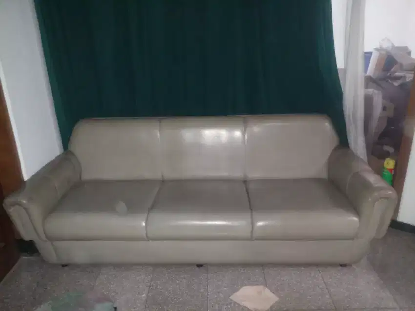 JUAL  3 SOFA MURAH BAHAN BUSA TEBAL KULIT SINTETIS MASIH MULUS