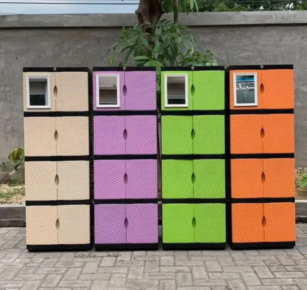 Lemari plastik Brio