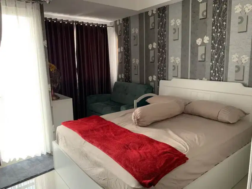 Kamar studio nyaman lengkap menyenangkan disewa kan per tahun bagus