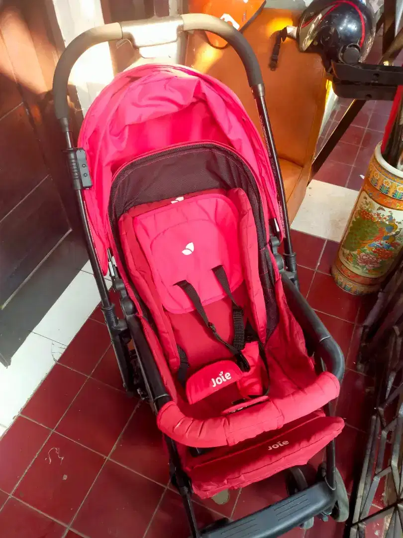 Stroller Joie Merah