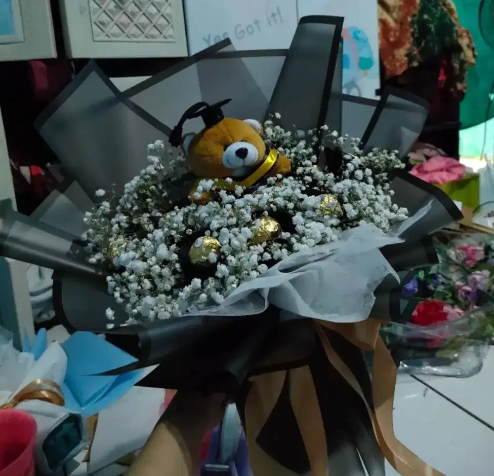 Buket coklat feraro dan baby breath