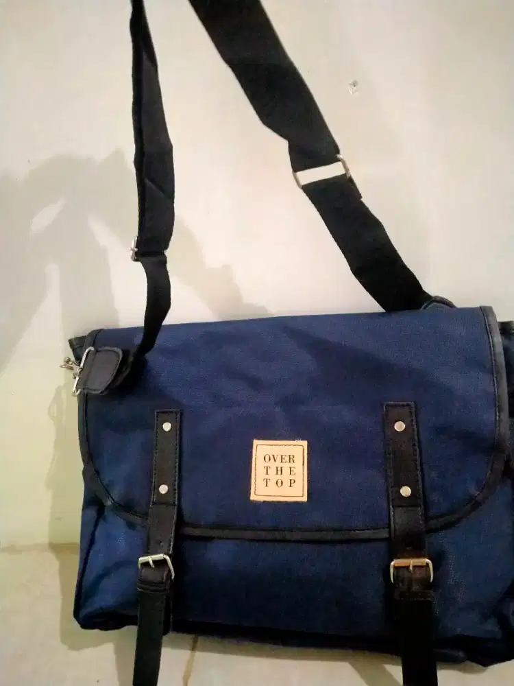 TAS SANDANG 'OVER THE TOP'