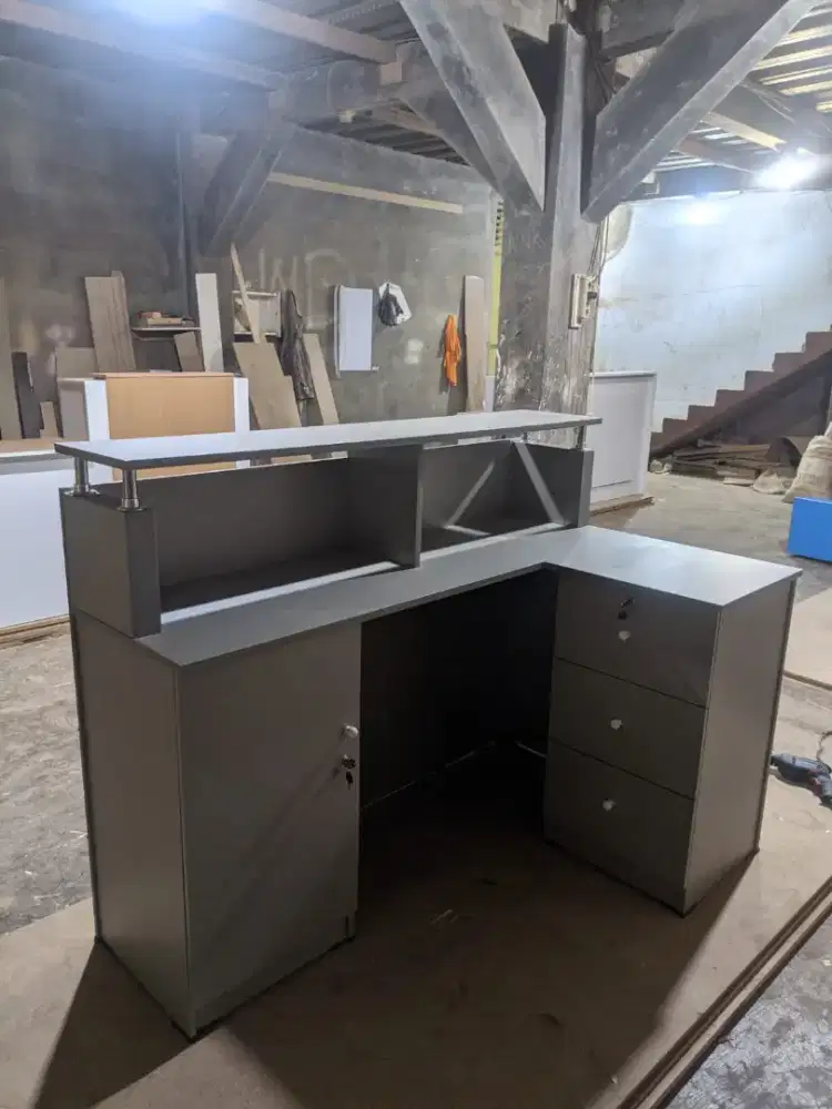 Rak kaca Pajangan Sudut