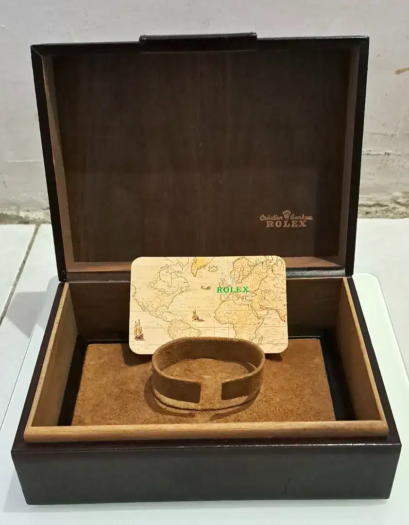 Kotak jam tangan Rolex lawas