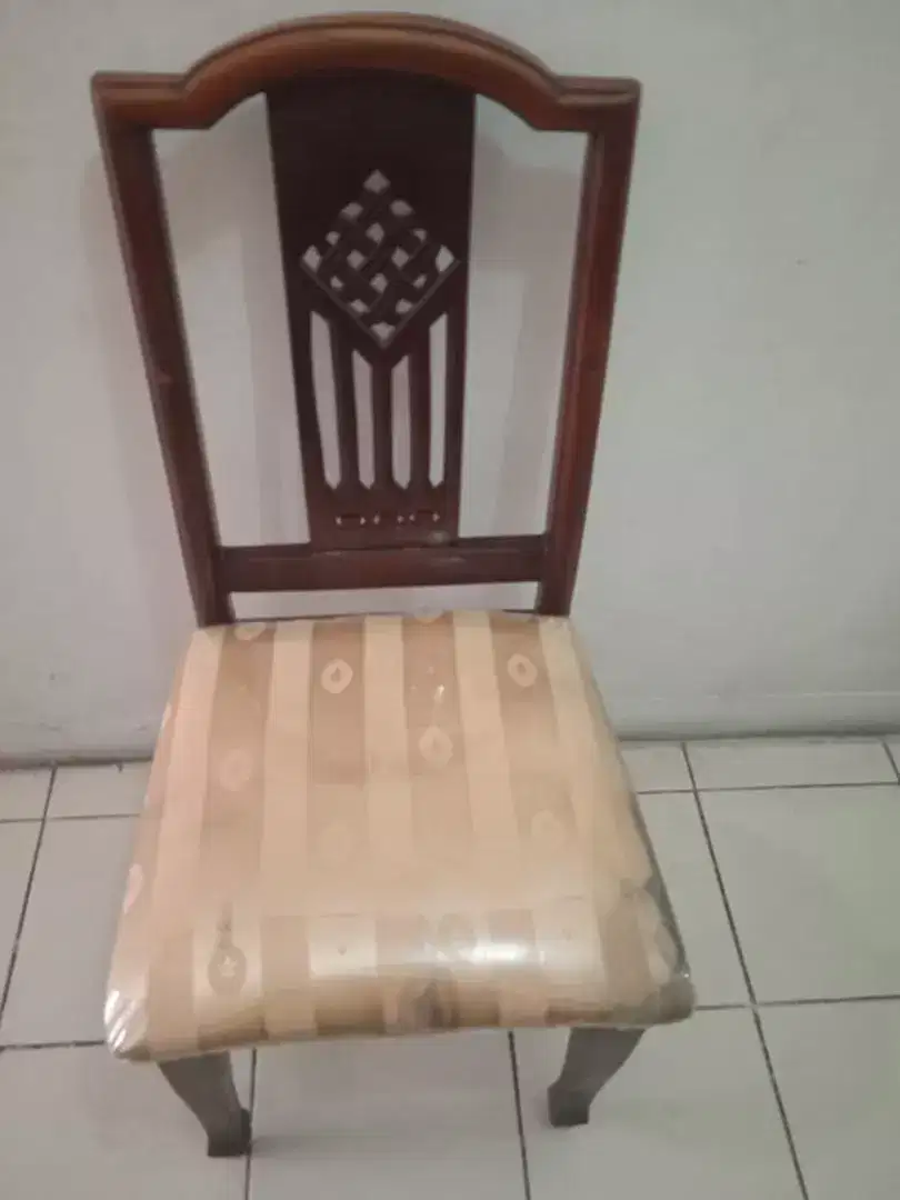 Kursi makan Kayu
