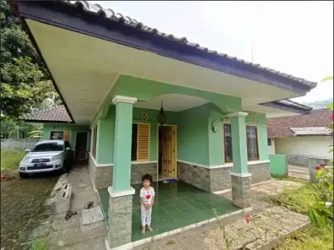 DIJUAL CEPAT, Property TERMURAH.  Rumah Luas ditengah Kota Sumedang.