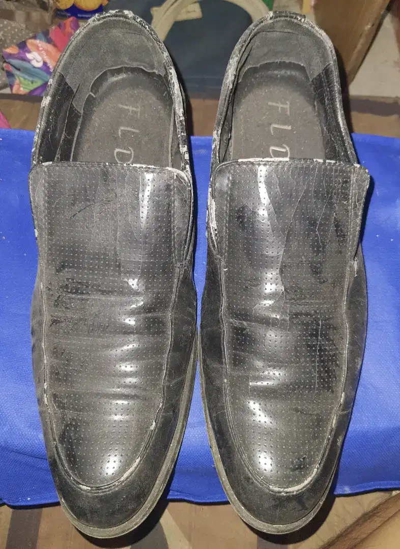 Sepatu pantofel pria