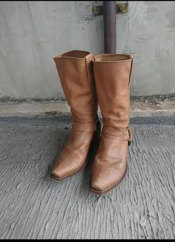 Sepatu jenggel rock star