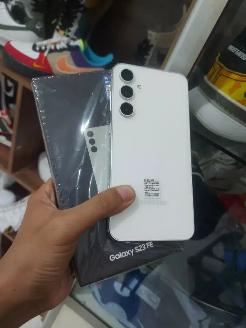 SAMSUNG S23 FE 5G.
Ram 8/128Gb.
Garansi resmi SEIN JULI 2025.