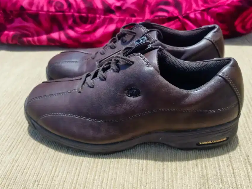 Sepatu Casual Yonex kulit Zipper Sz 40 langka