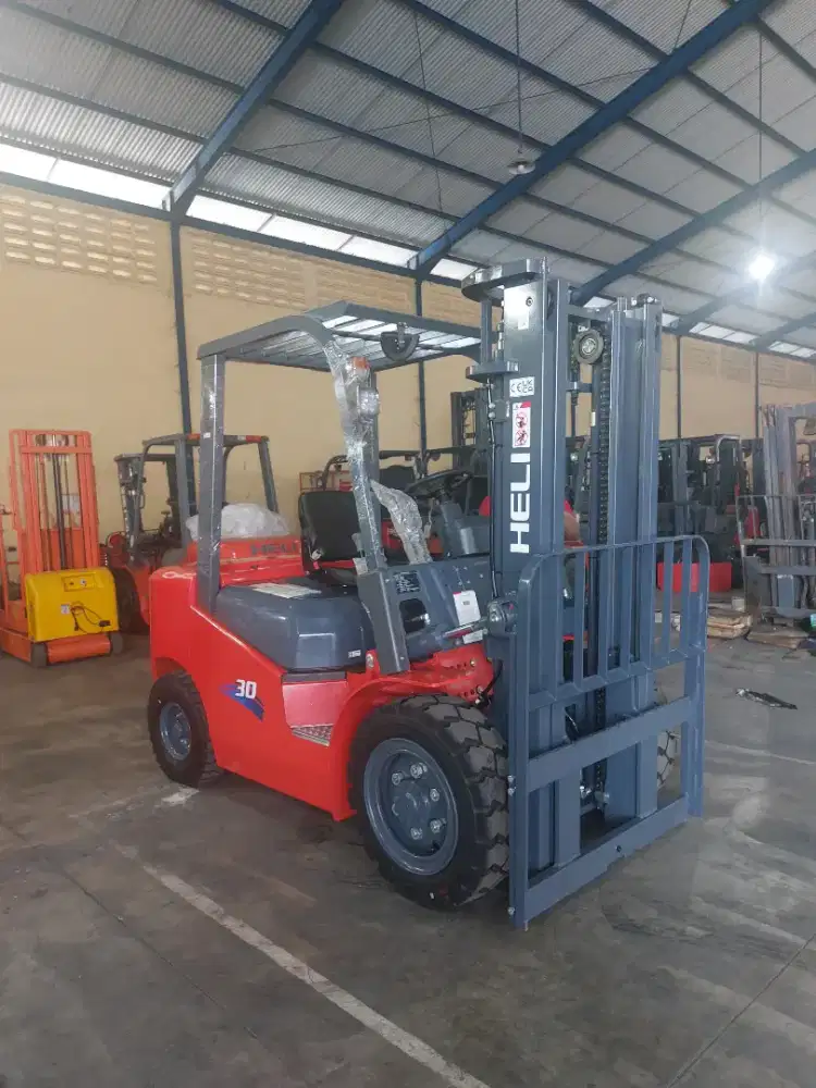 forklift diesel 3 ton Baru merk Heli ready di Sidoarjo
