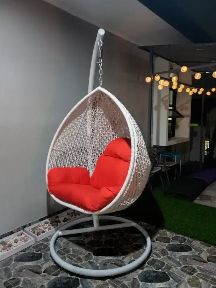 Ayunan Gantung Rotan Sintetis
