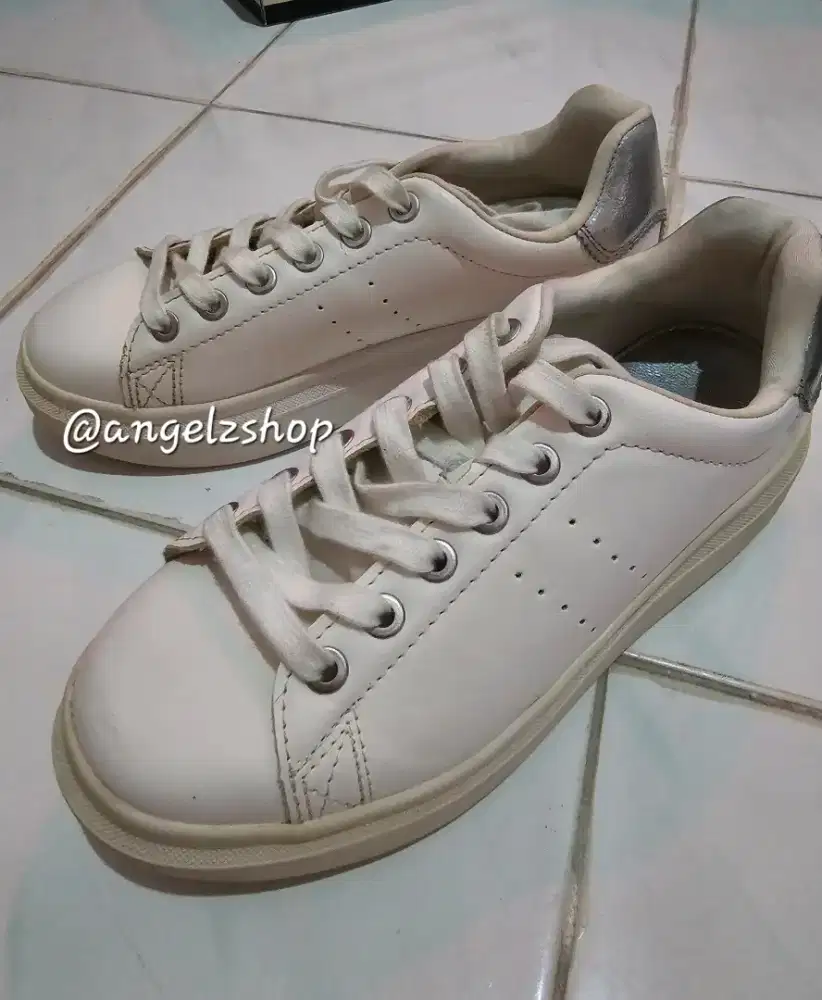 Platform Sneakers Wanita Putih merk Bershka