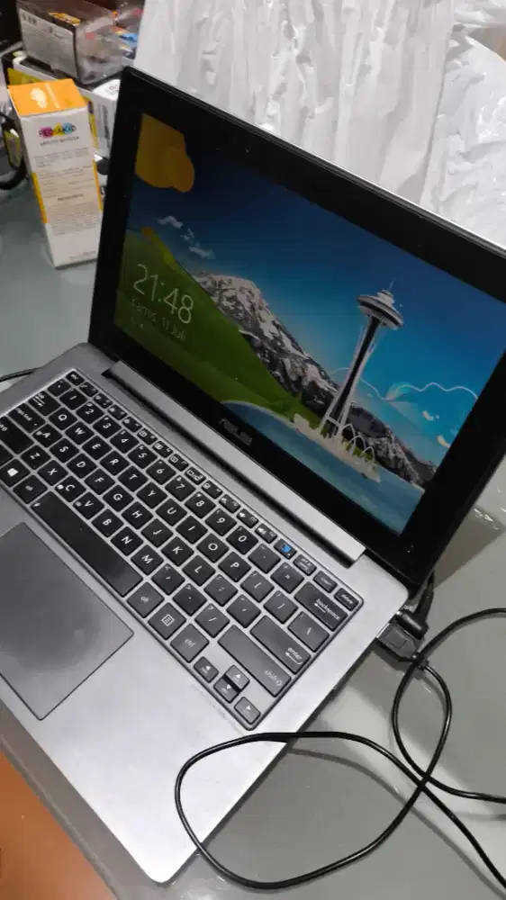 Jual Rugi :2 layar Asus mulus