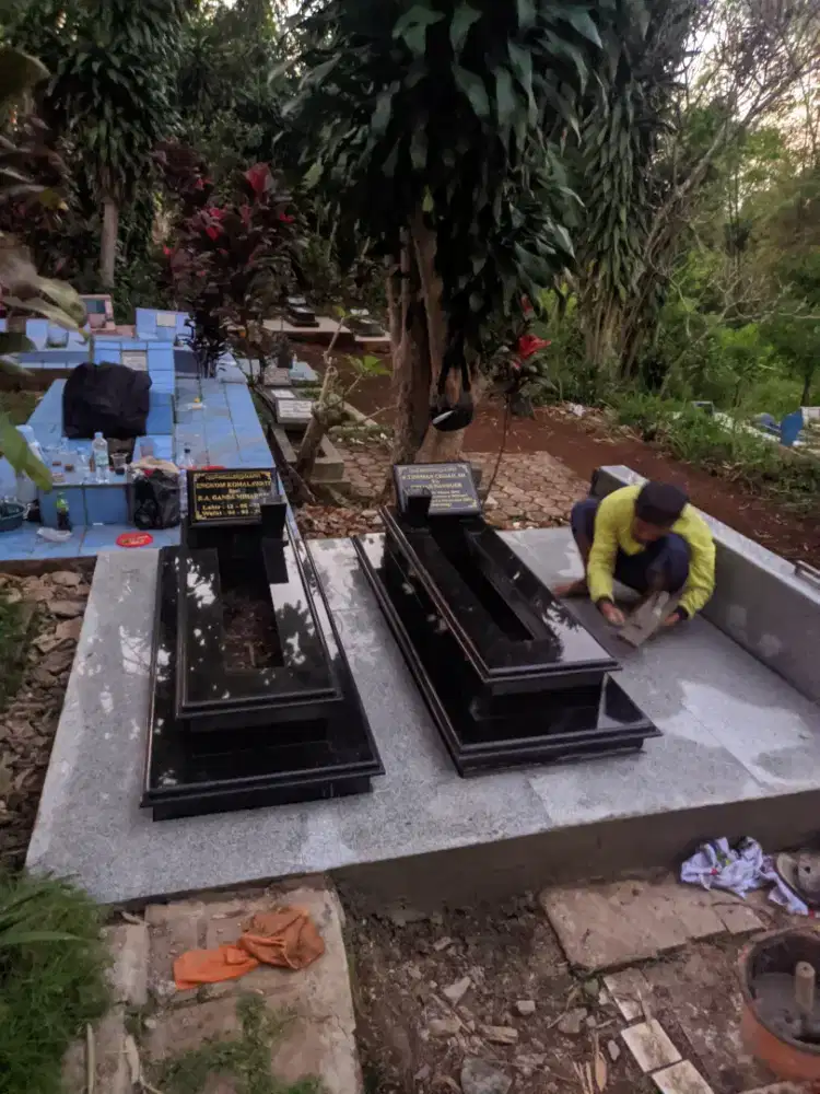 Makam asli batu granit