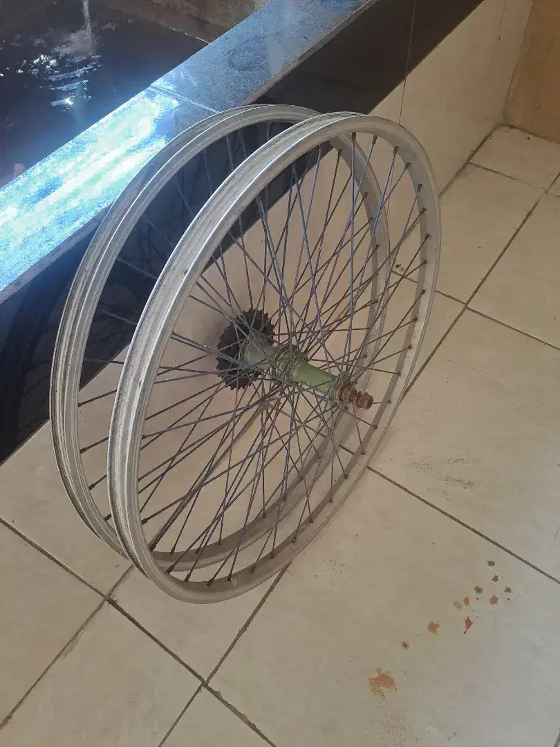 Velg sepeda sepasang