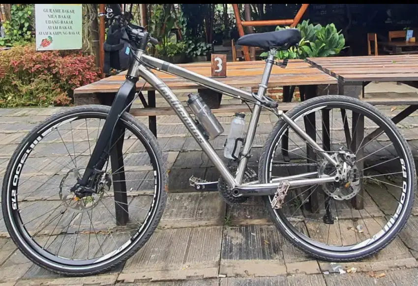 Sepeda gunung MTB titanium VAN NICHOLAS TUAREG. Bisa trade dgn touring