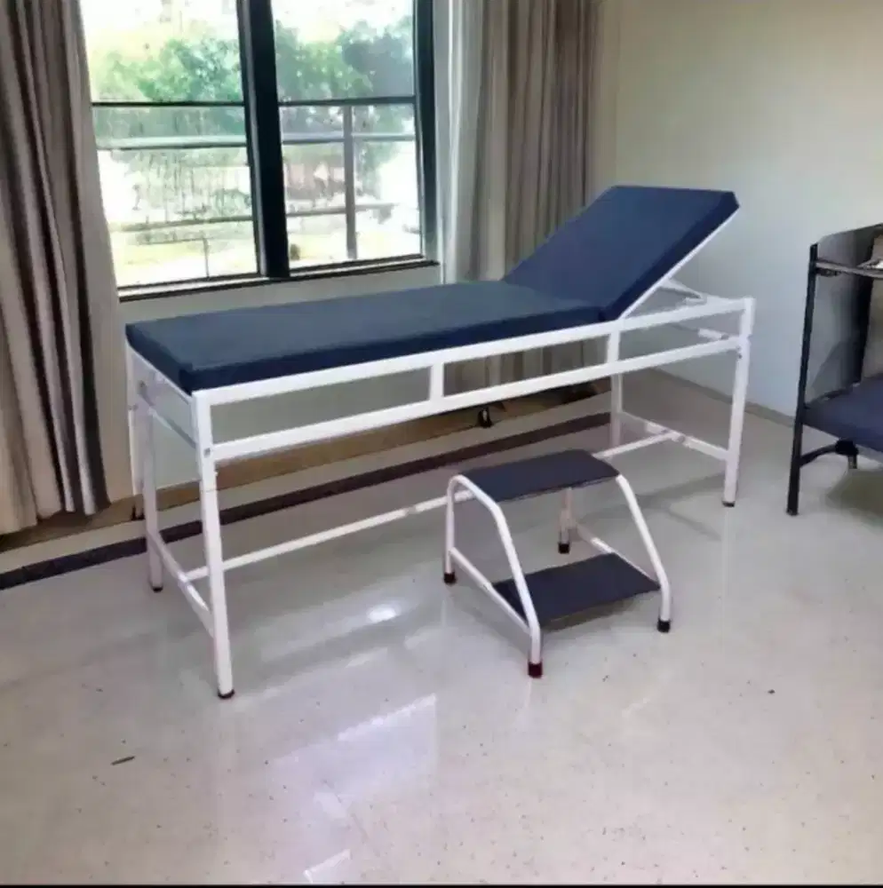 Meja Periksa Pasien Besi + Tangga