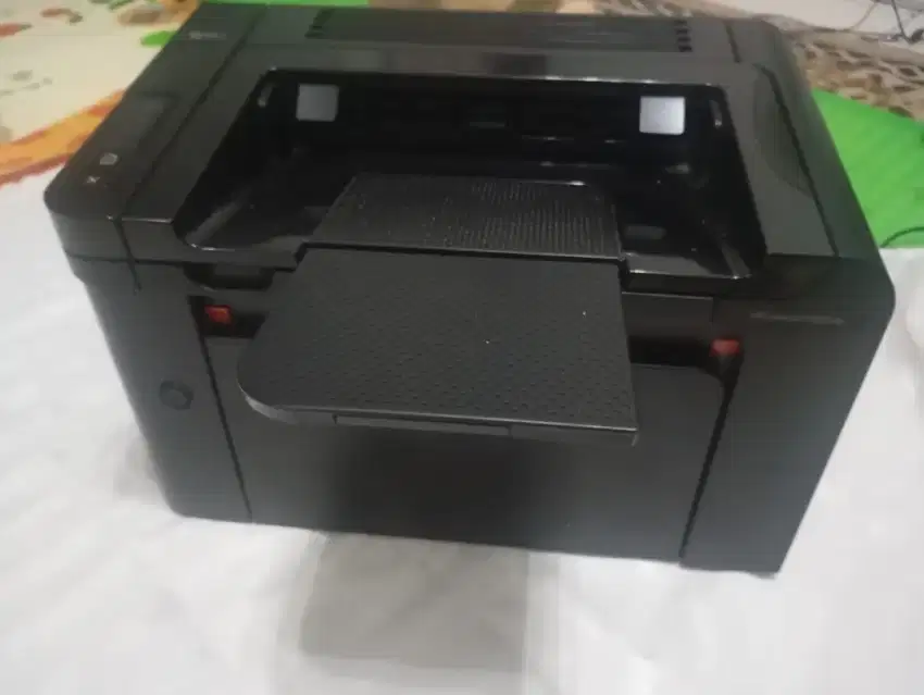 HP laserjet P1606dn