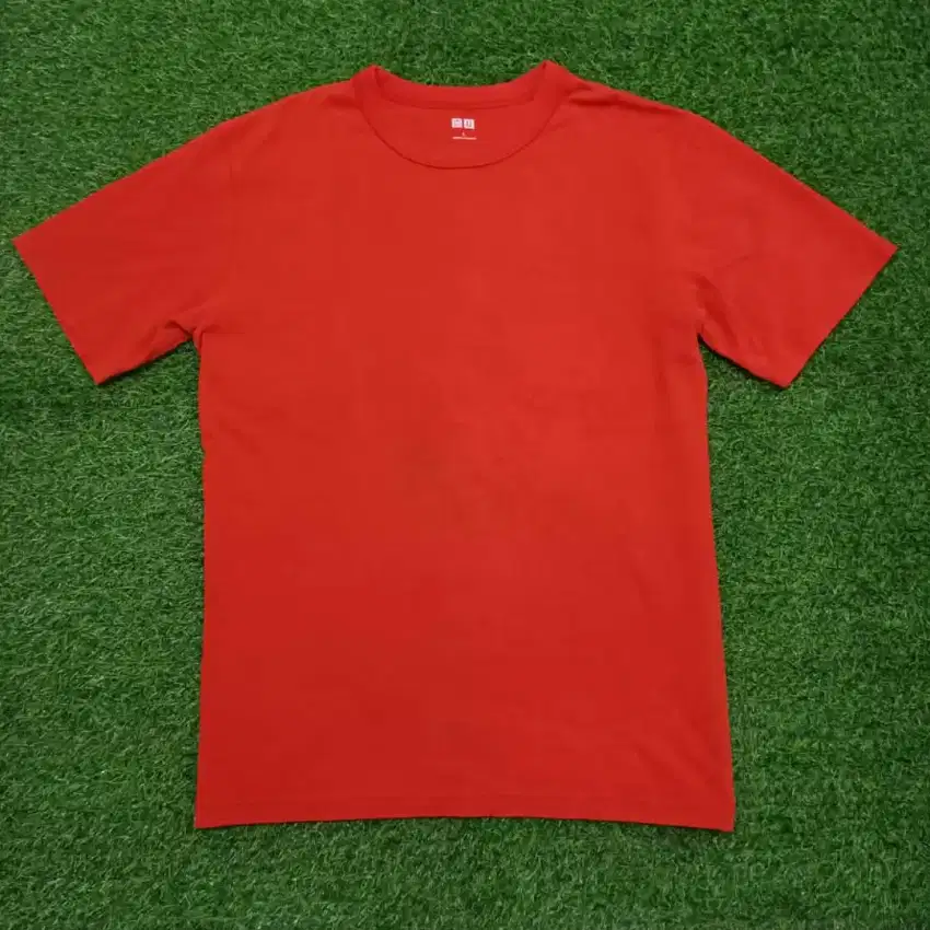 Kaos UNIQLO orange