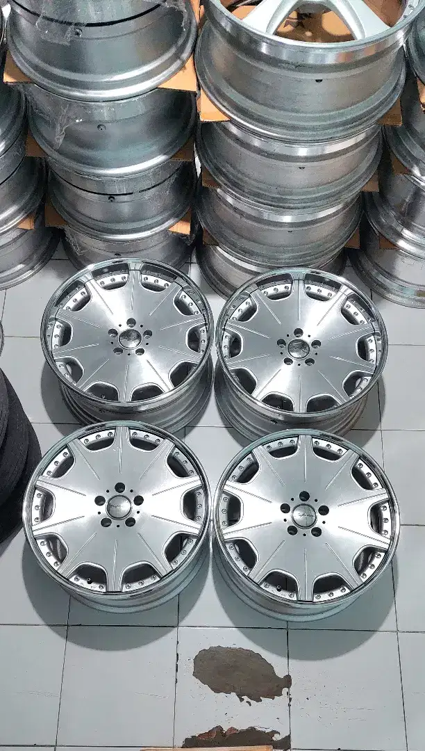 Velg trafficstars. R19×8,5+9,5in. Pcd 5×112. ET36/29.Ori.Made in japan