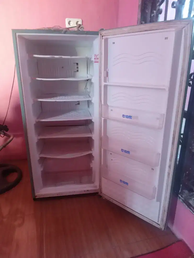 Kulkas freezer sharp warna hijau